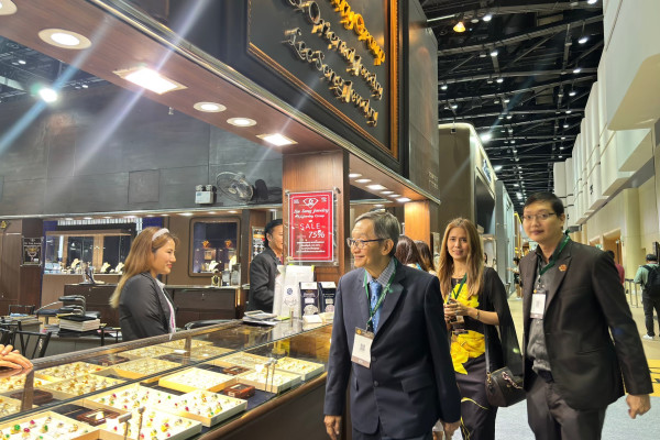 สมาคมผู้ค้าอัญมณีไทยและเครื่องประดับร่วมให้กำลังใจสมาชิกในงาน Bangkok Gem and Jewelry Fair ครั้งที่ 70